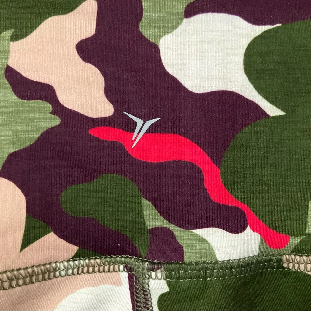 Old Navy Camo Red Multi Color Activewear SZ XXL Women Sportswear Athleisure Yoga